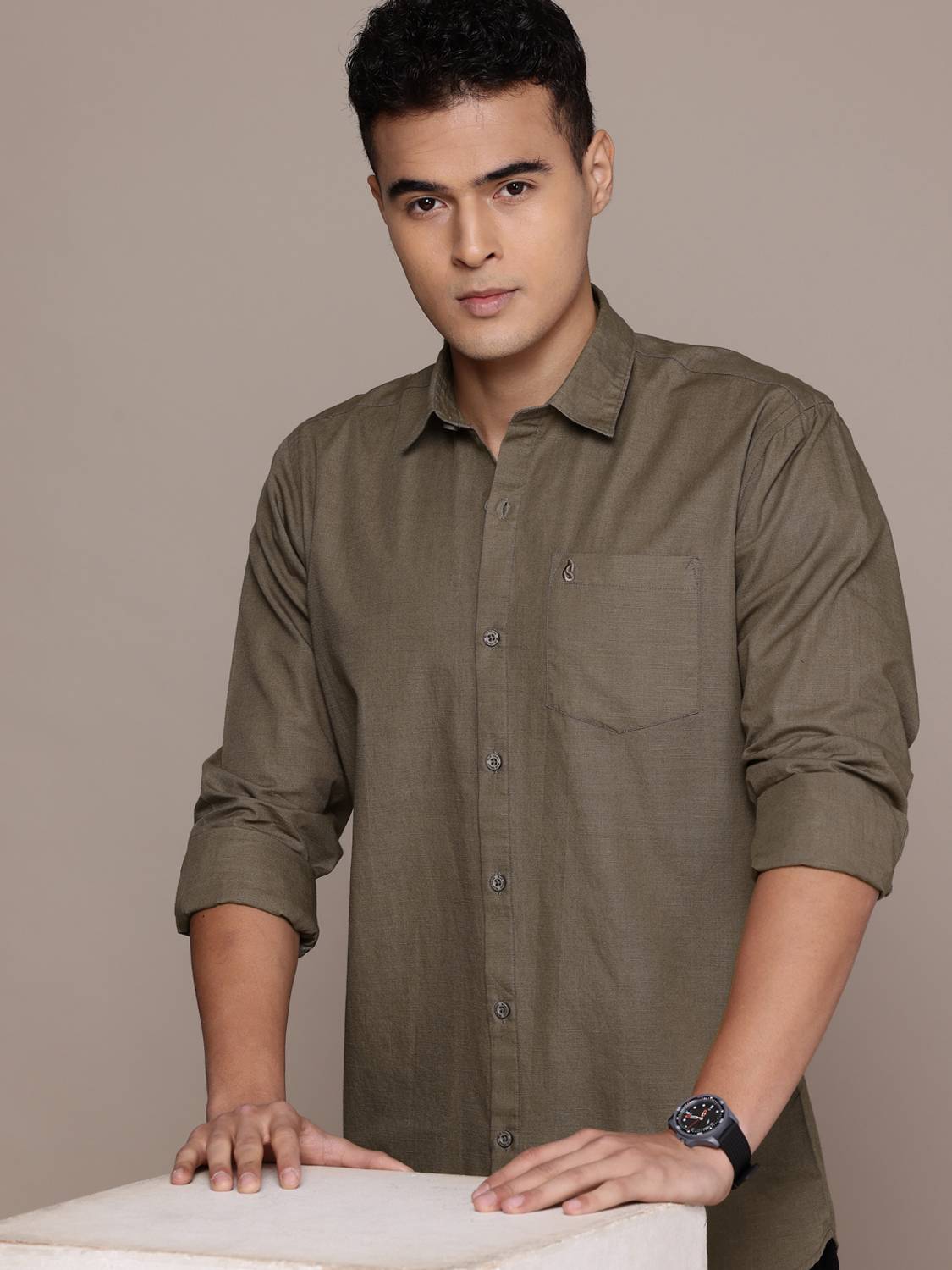 BLUE SQUAD Men Slim Fit Solid Spread Collar Casual Shirt