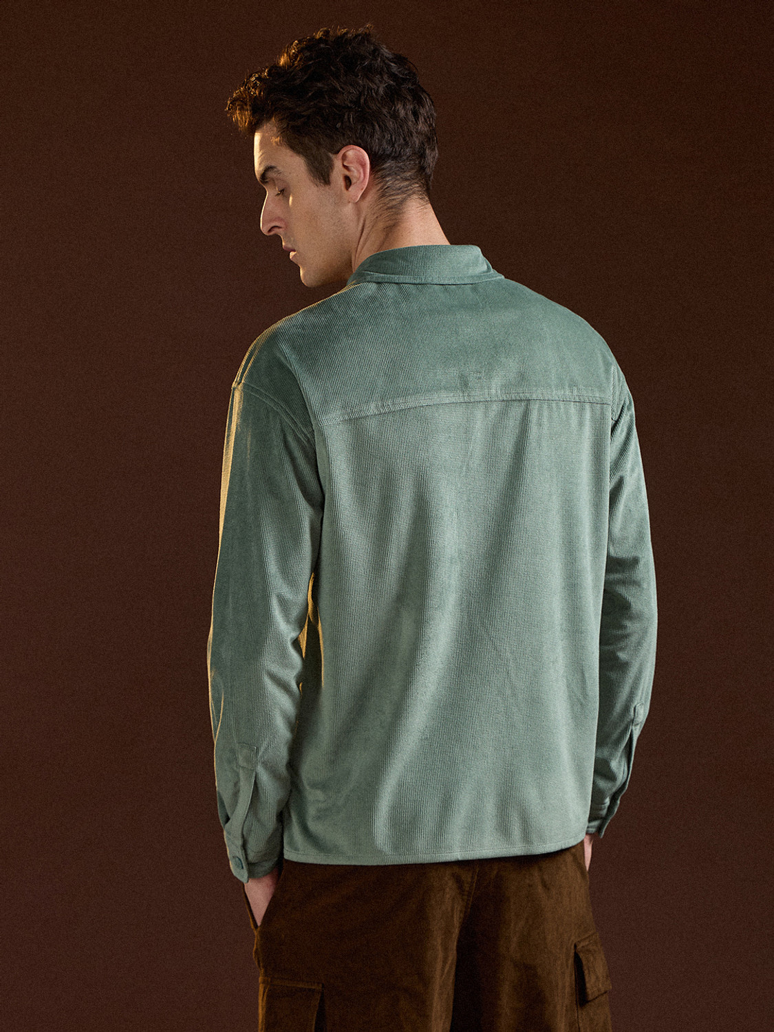 Image of THE BEAR HOUSE Men Relaxed Fit Solid Spread Collar Casual Shirt
