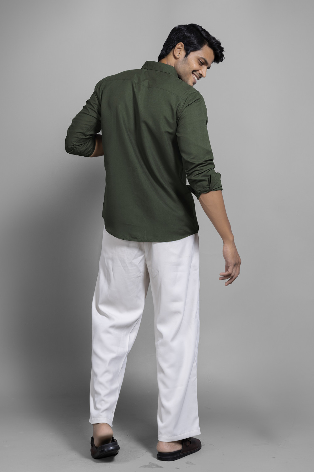 Image of METRONAUT Men Solid Casual Green Shirt