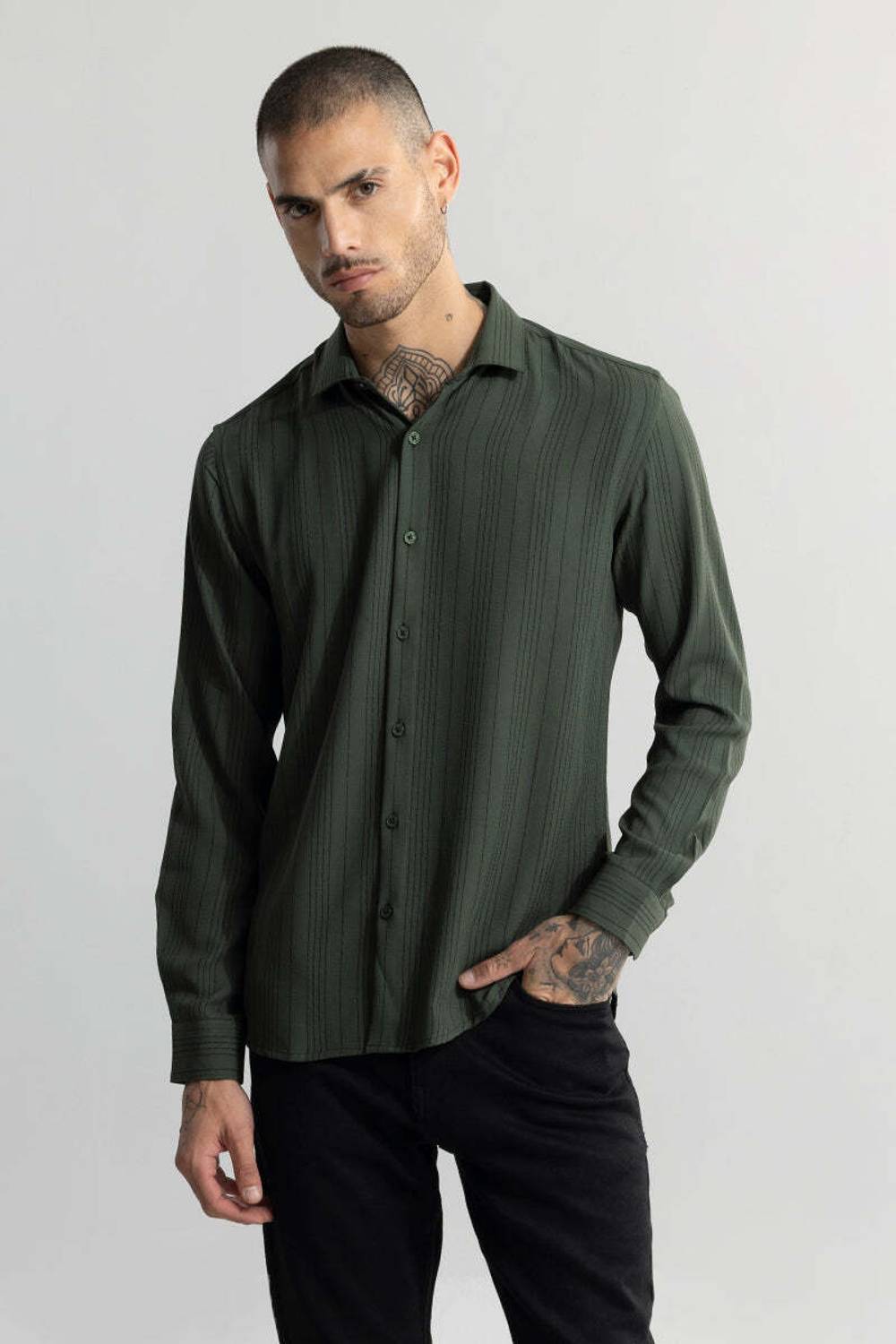 Snitch Men Slim Fit Striped Spread Collar Casual Shirt