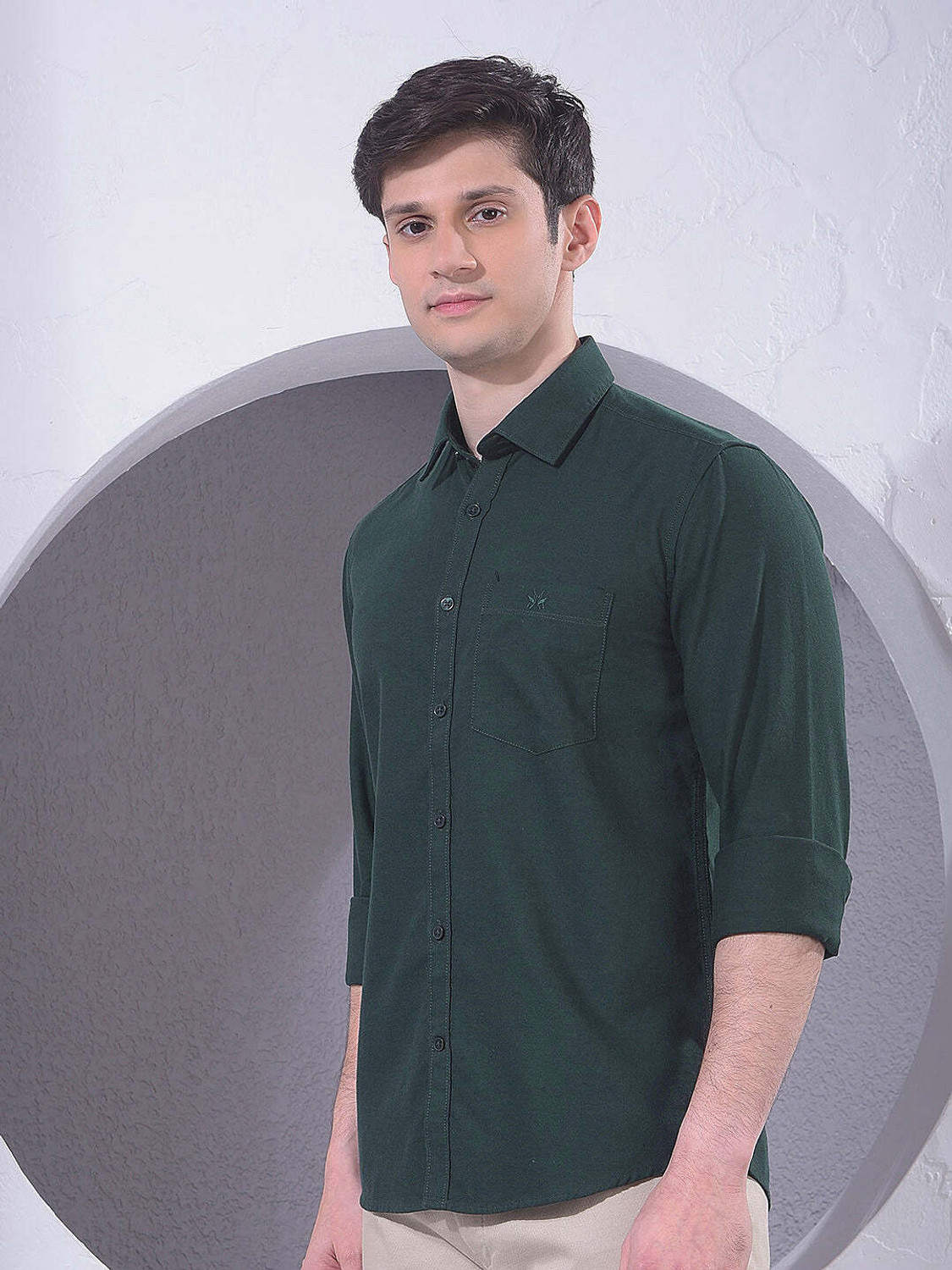 Image of CRIMSOUNE CLUB Men Solid Casual Green Shirt