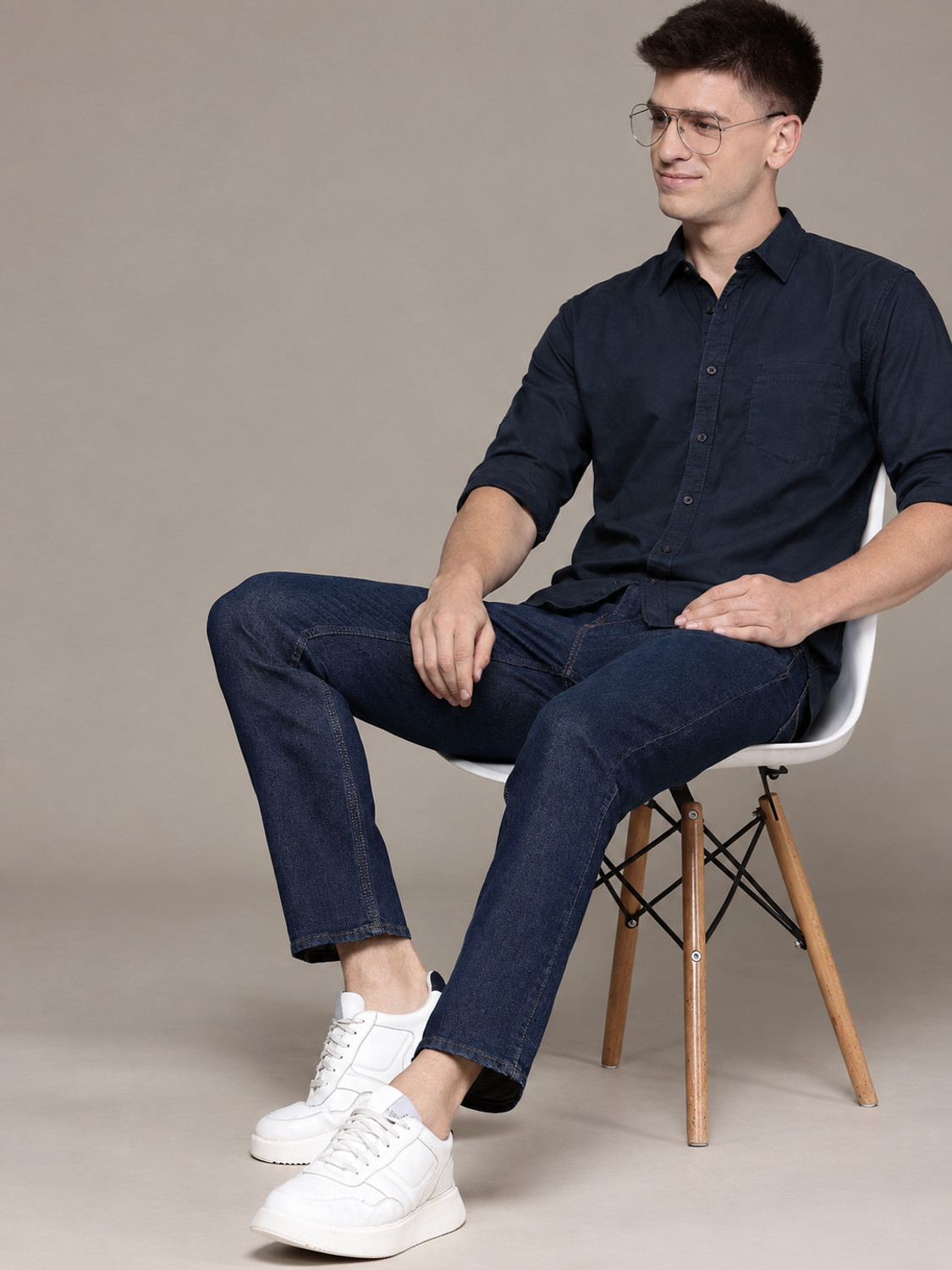Image of Roadster Men Regular Fit Solid Spread Collar Casual Shirt