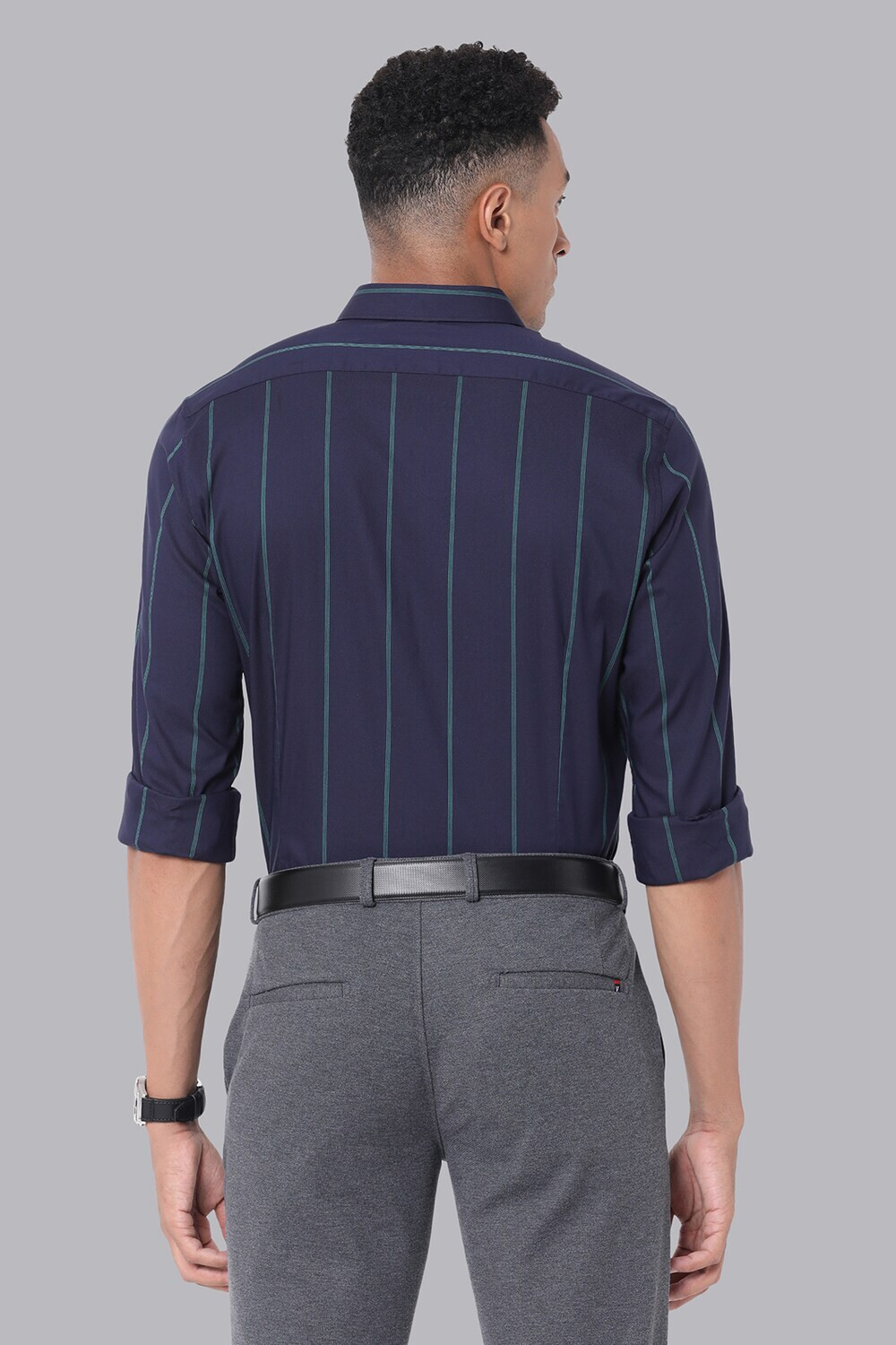 Image of VAN HEUSEN Men Slim Fit Striped Spread Collar Casual Shirt