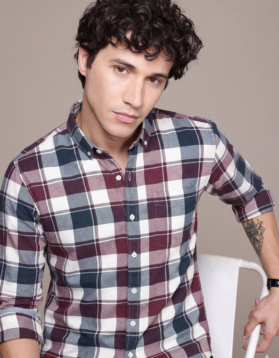 Roadster Men Slim Fit Checkered Spread Collar Casual Shirt
