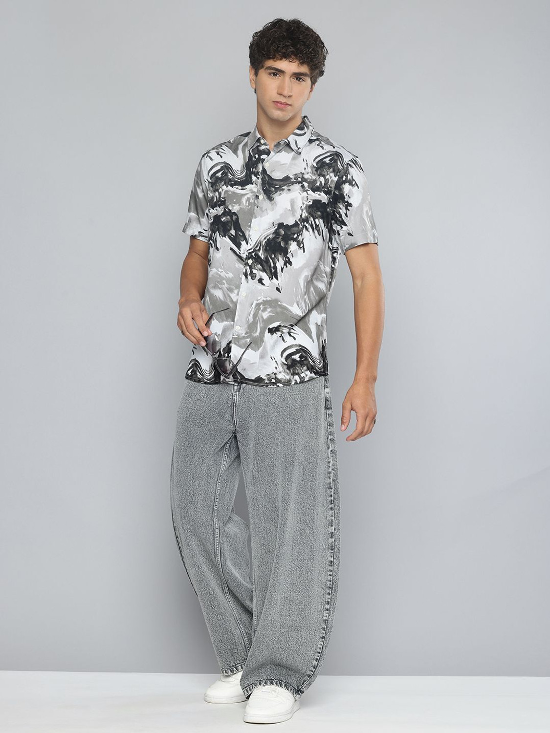 Image of FLYING MACHINE Men Slim Fit Printed Casual Shirt