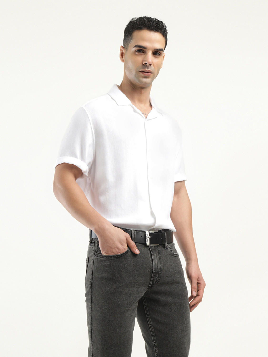 Image of LEVI'S Men Solid Casual White Shirt