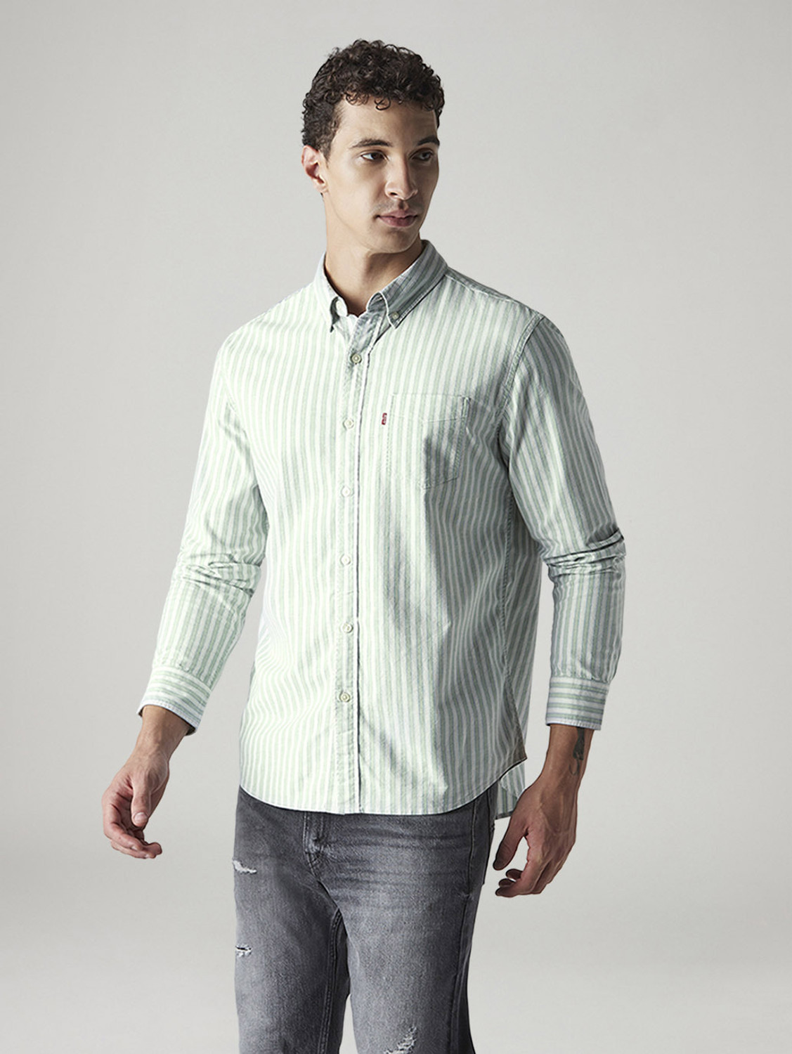 Image of LEVI'S Men Slim Fit Striped Button Down Collar Casual Shirt