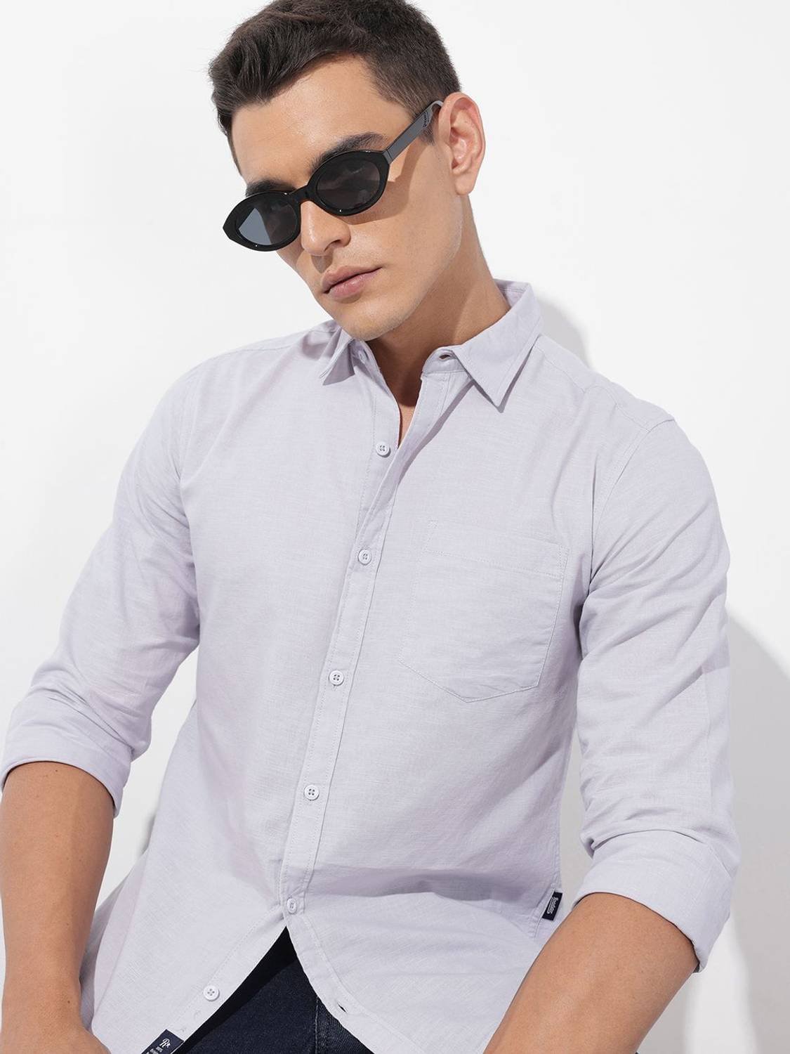 Roadster Men Regular Fit Solid Spread Collar Casual Shirt