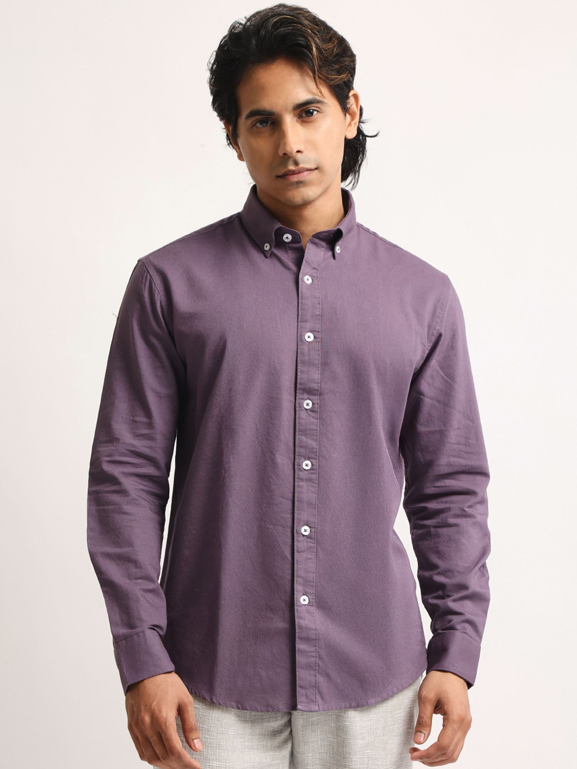 Image of MANIAC Men Relaxed Fit Solid Spread Collar Casual Shirt