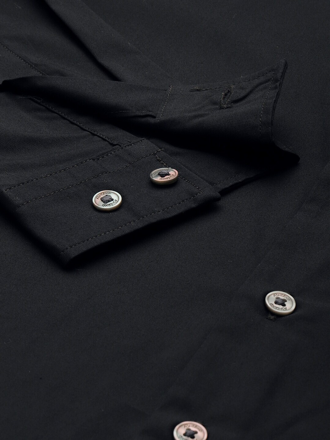 Image of LEVI'S Men Regular Fit Solid Spread Collar Casual Shirt