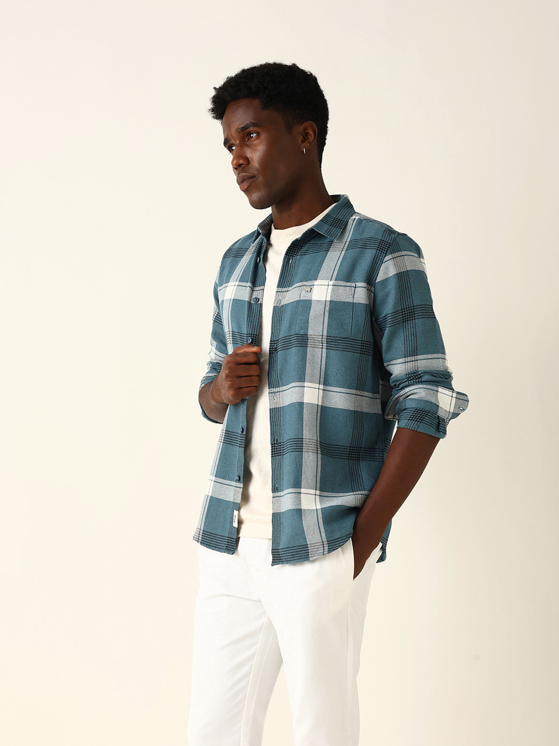 Image of THE BEAR HOUSE Men Slim Fit Checkered Spread Collar Casual Shirt