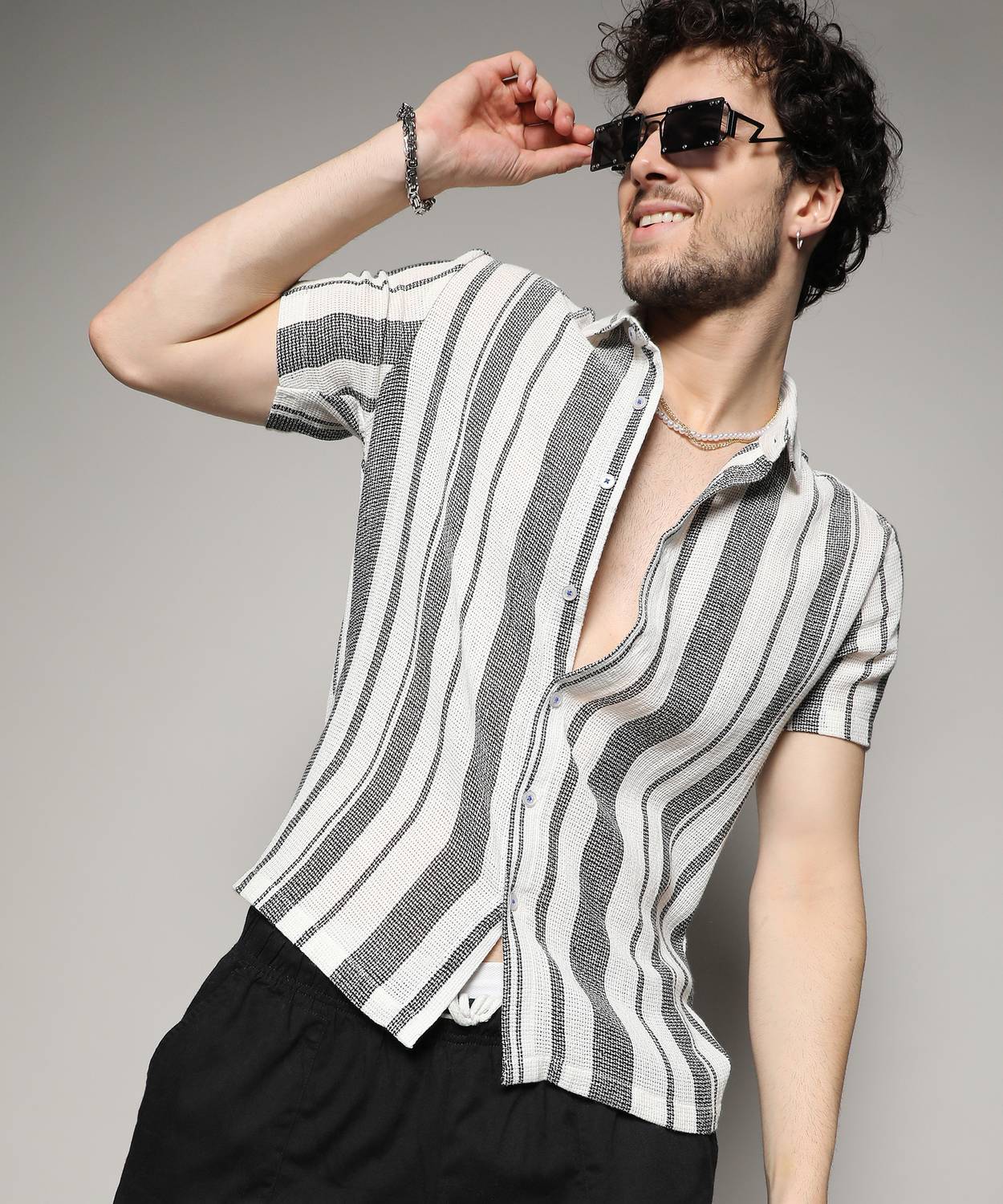 CAHOOT Men Printed Casual White, Black Shirt
