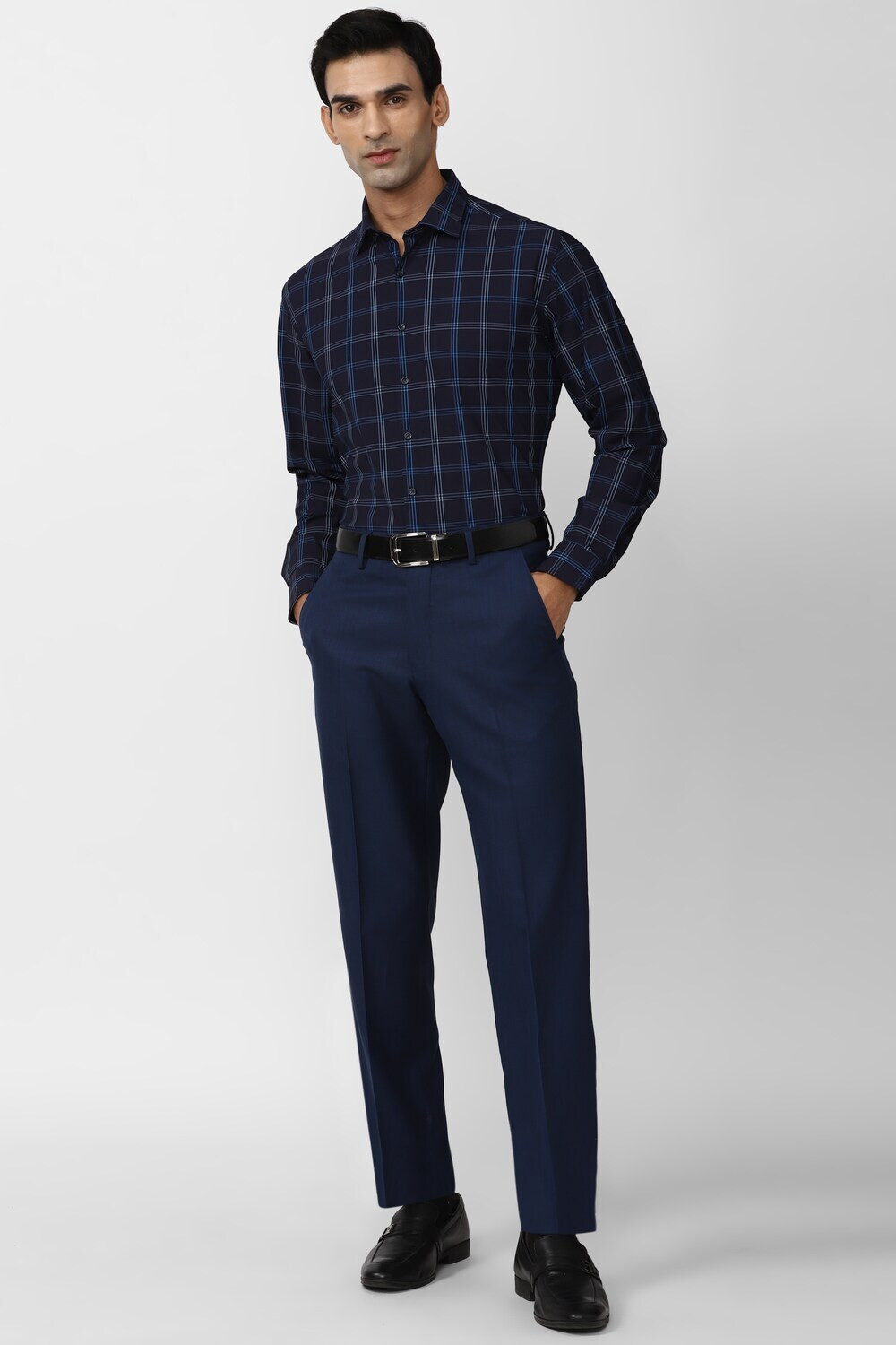 Image of VAN HEUSEN Men Slim Fit Checkered Formal Shirt