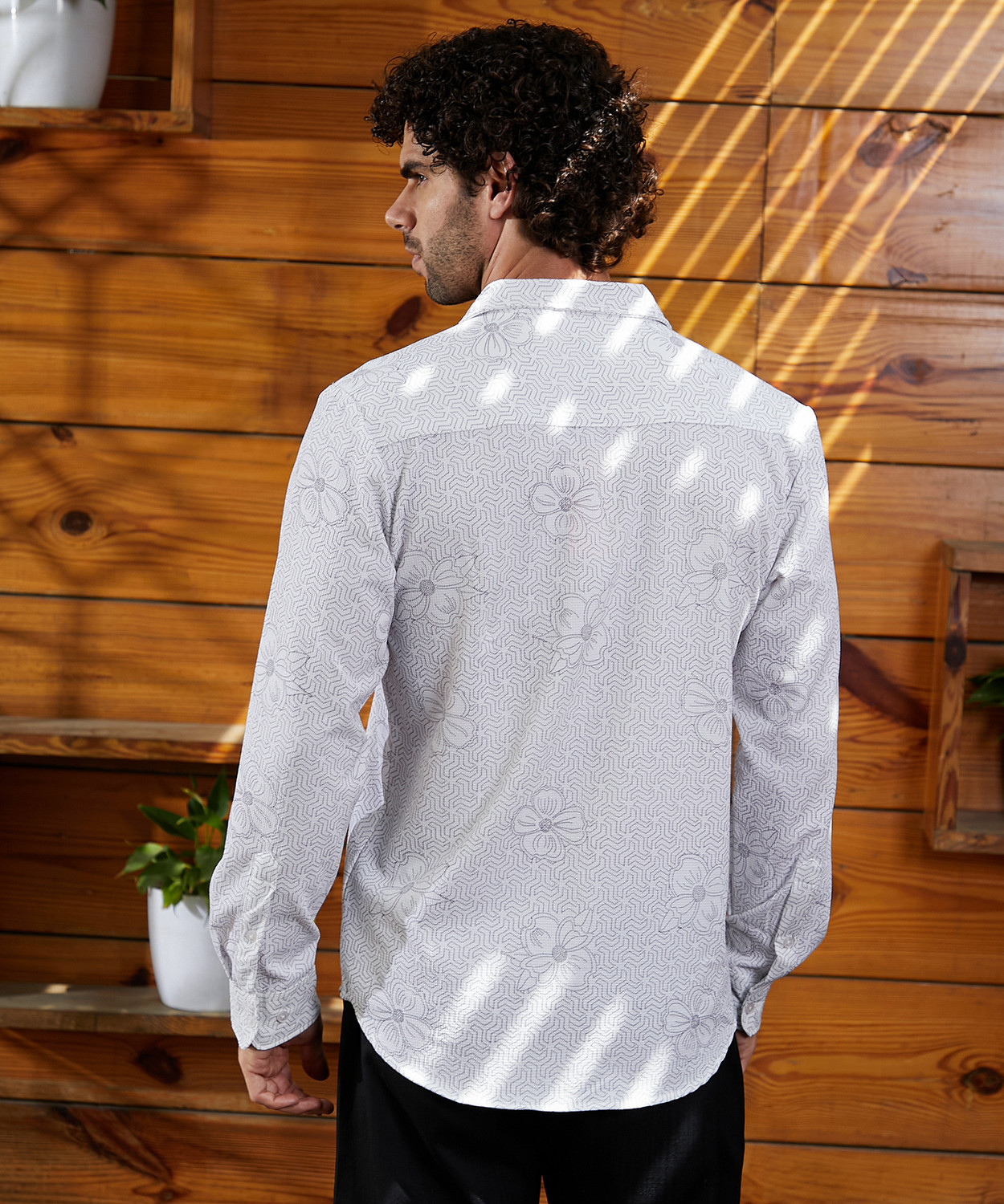 Image of CAMPUS SUTRA Men Solid Casual White Shirt