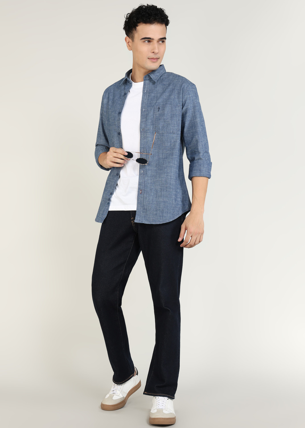 Image of INDIAN TERRAIN Men Solid Casual Blue Shirt