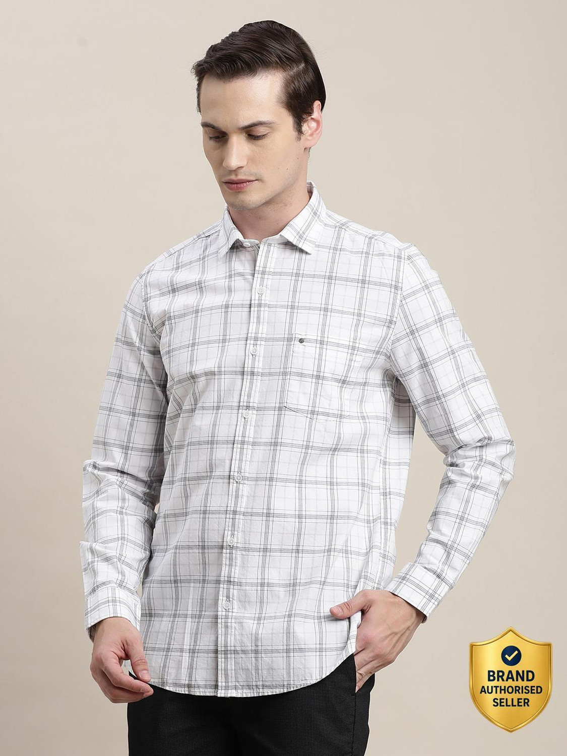 TURTLE Men Checkered Casual White Shirt