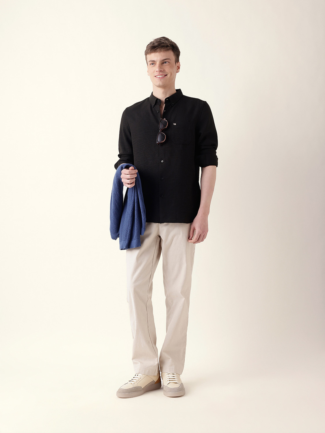 Image of THE BEAR HOUSE Men Solid Casual Black Shirt