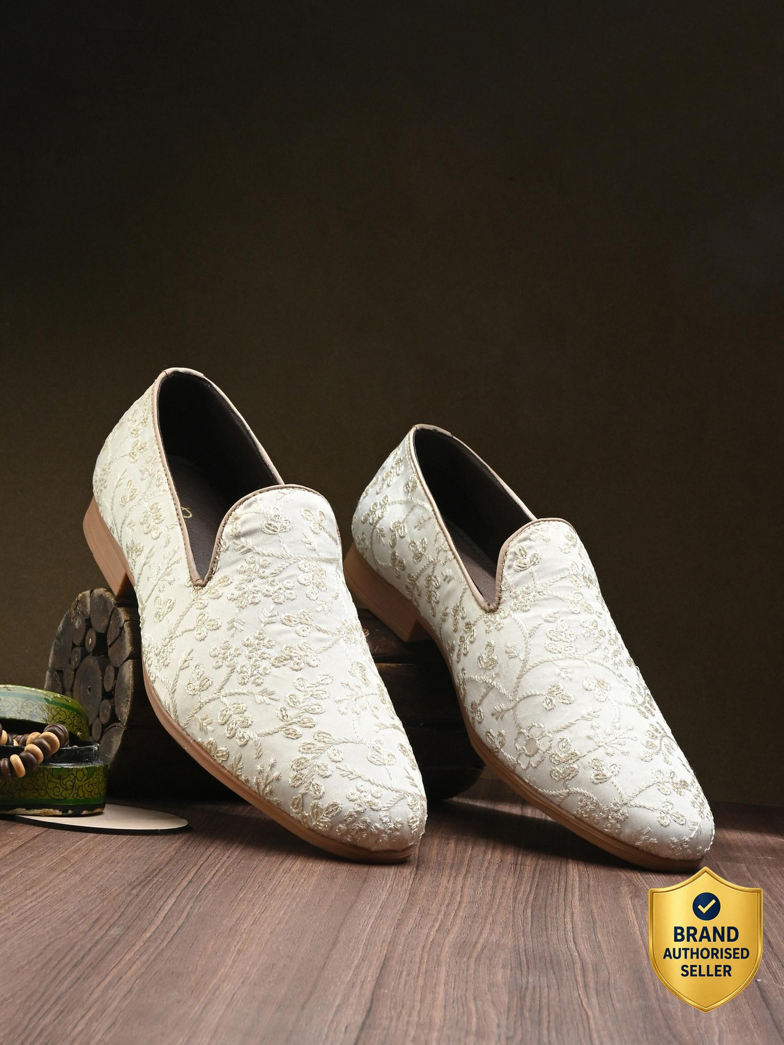 Image of House of Pataudi Festive Ready Slip-On | Lightweight Premium Embroidery Pattern Mojaris For Men
