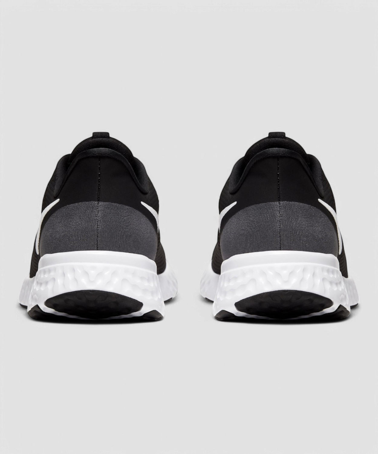 nike revolution 5 men's black and white