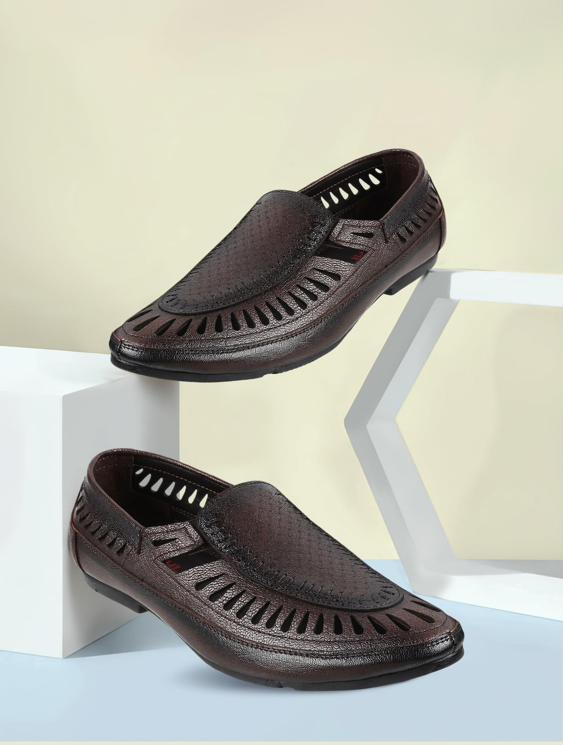 Image of MOCHI Jutis For Men