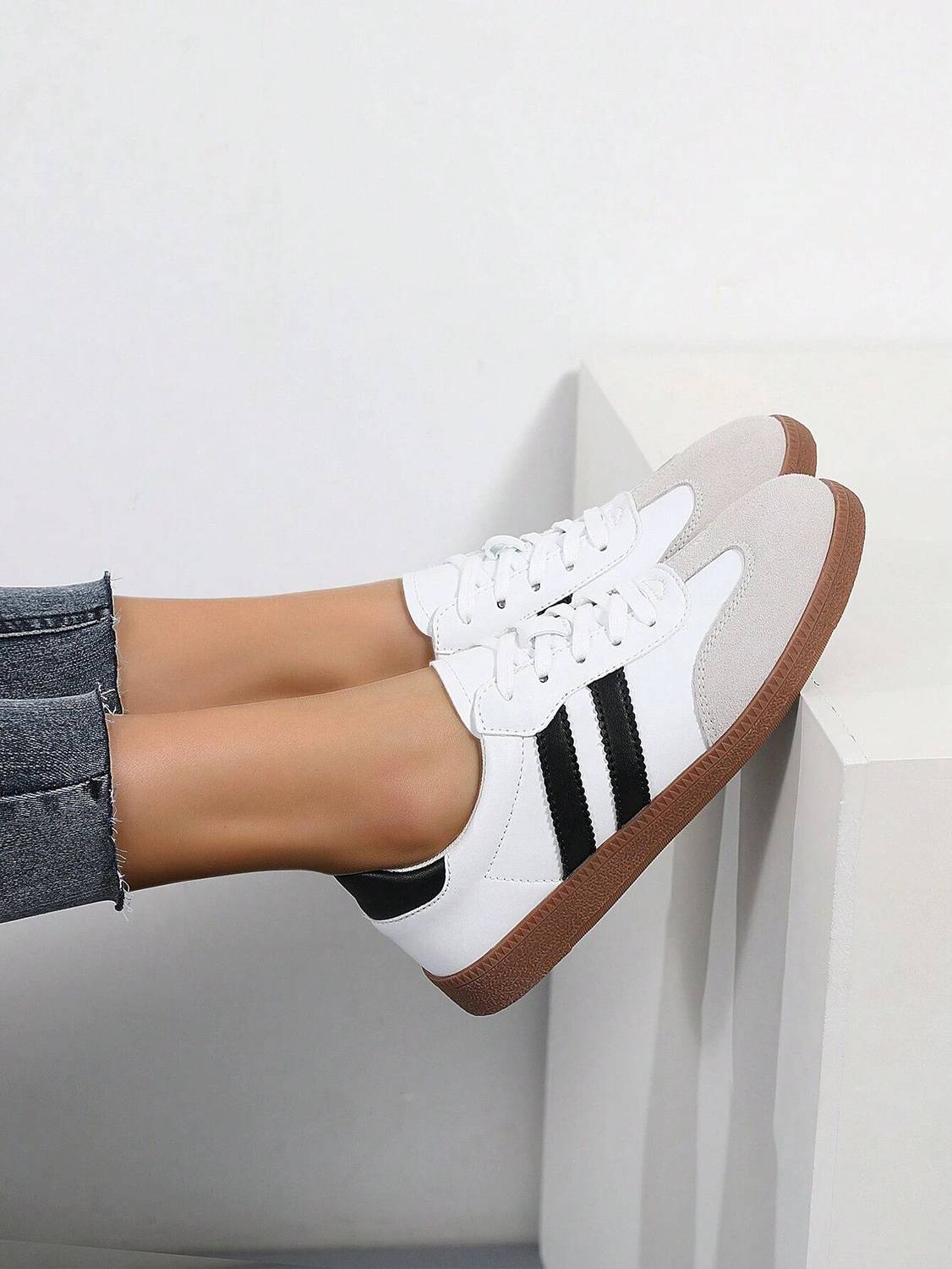 Layasa Colorblock Flat Sneakers - Image 4
