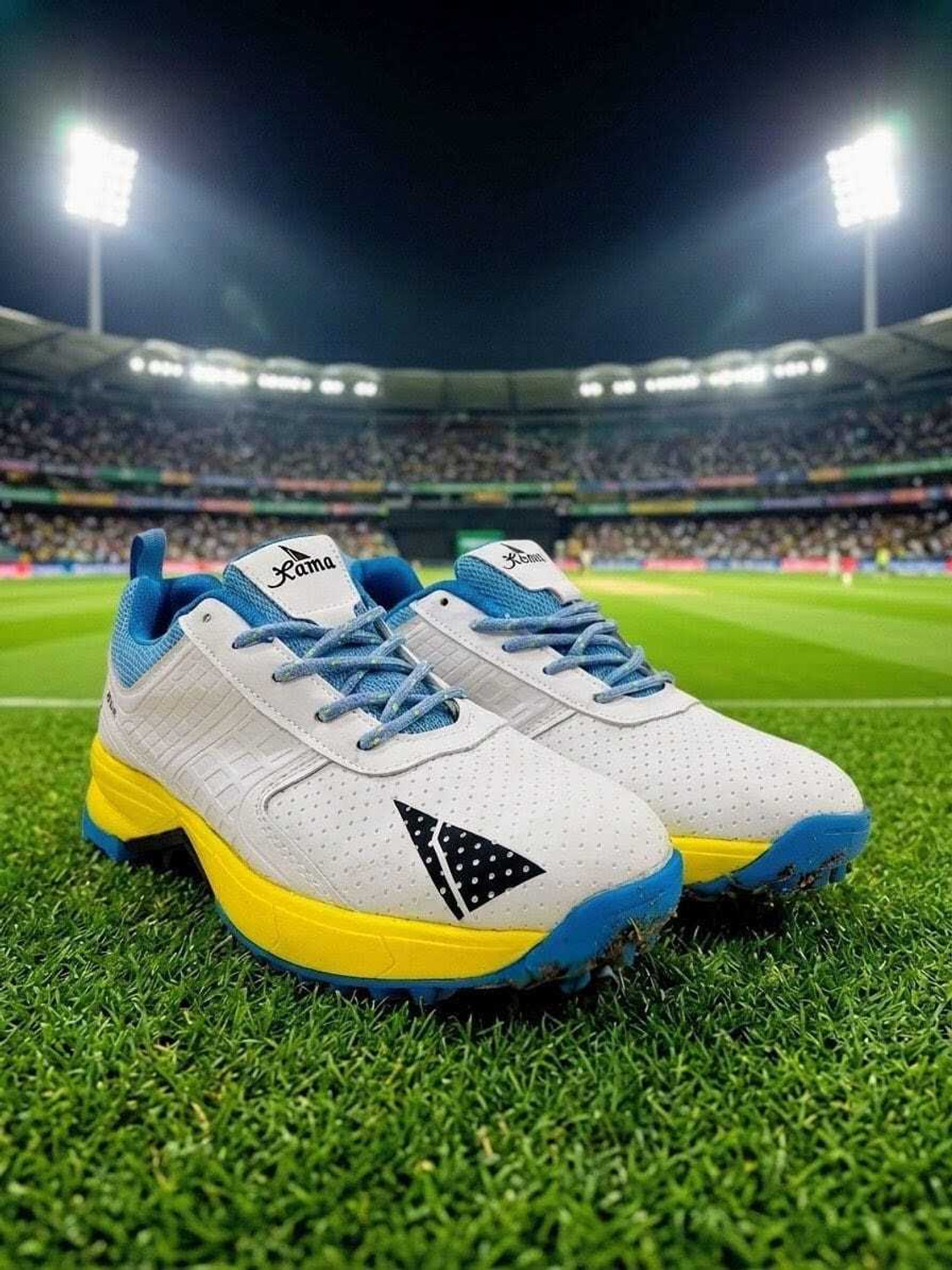 Image of XAMA CRICKET RUBBER STUD Cricket Shoes For Men
