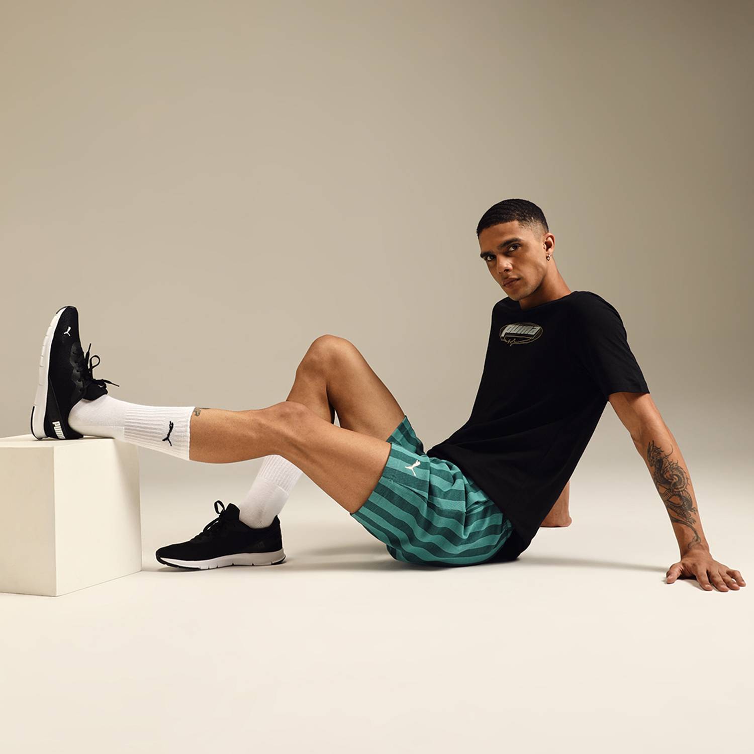 PUMA Hustle V2 Black Sneakers For Men - Image 2