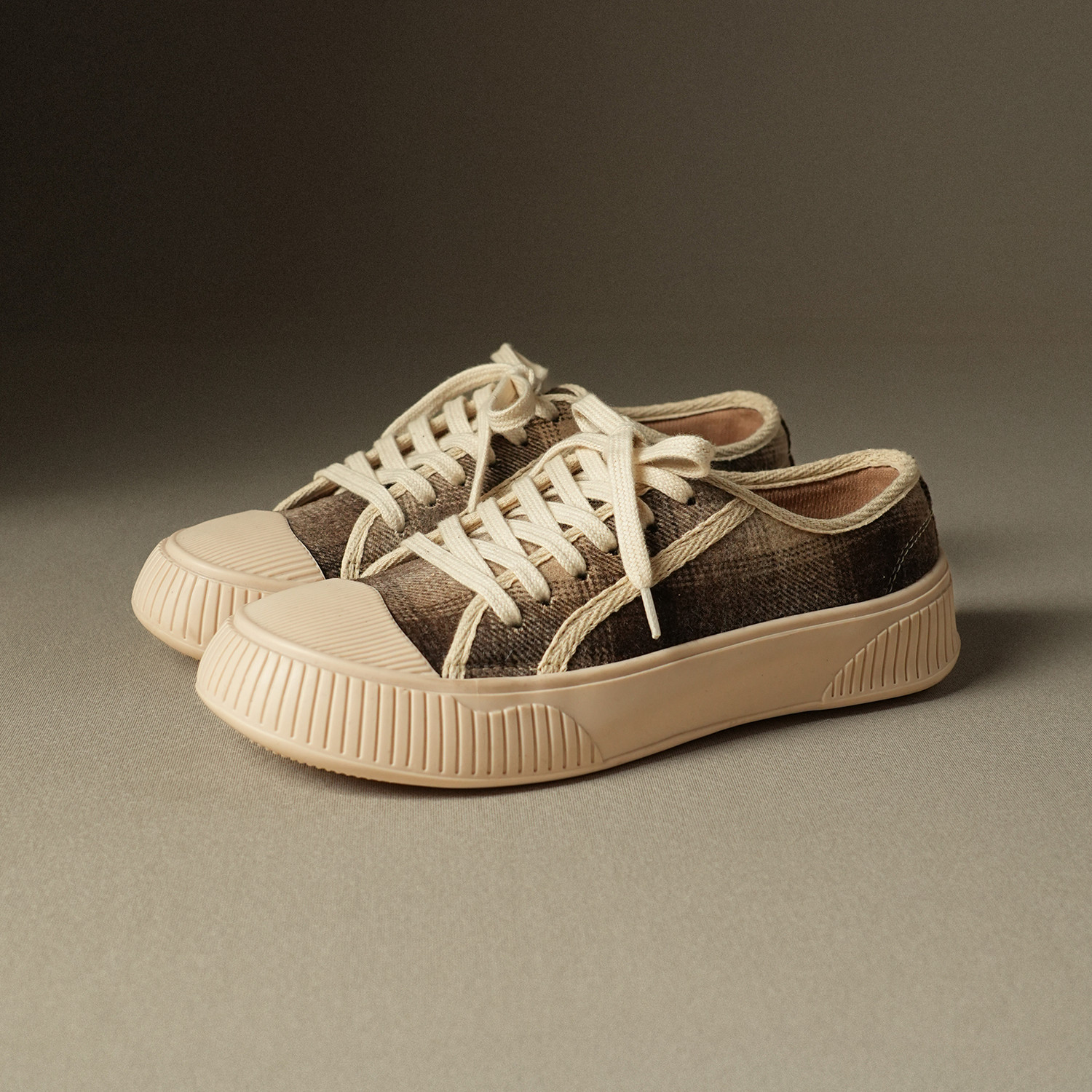 Image of Theater Rubber Casuals For Unisex