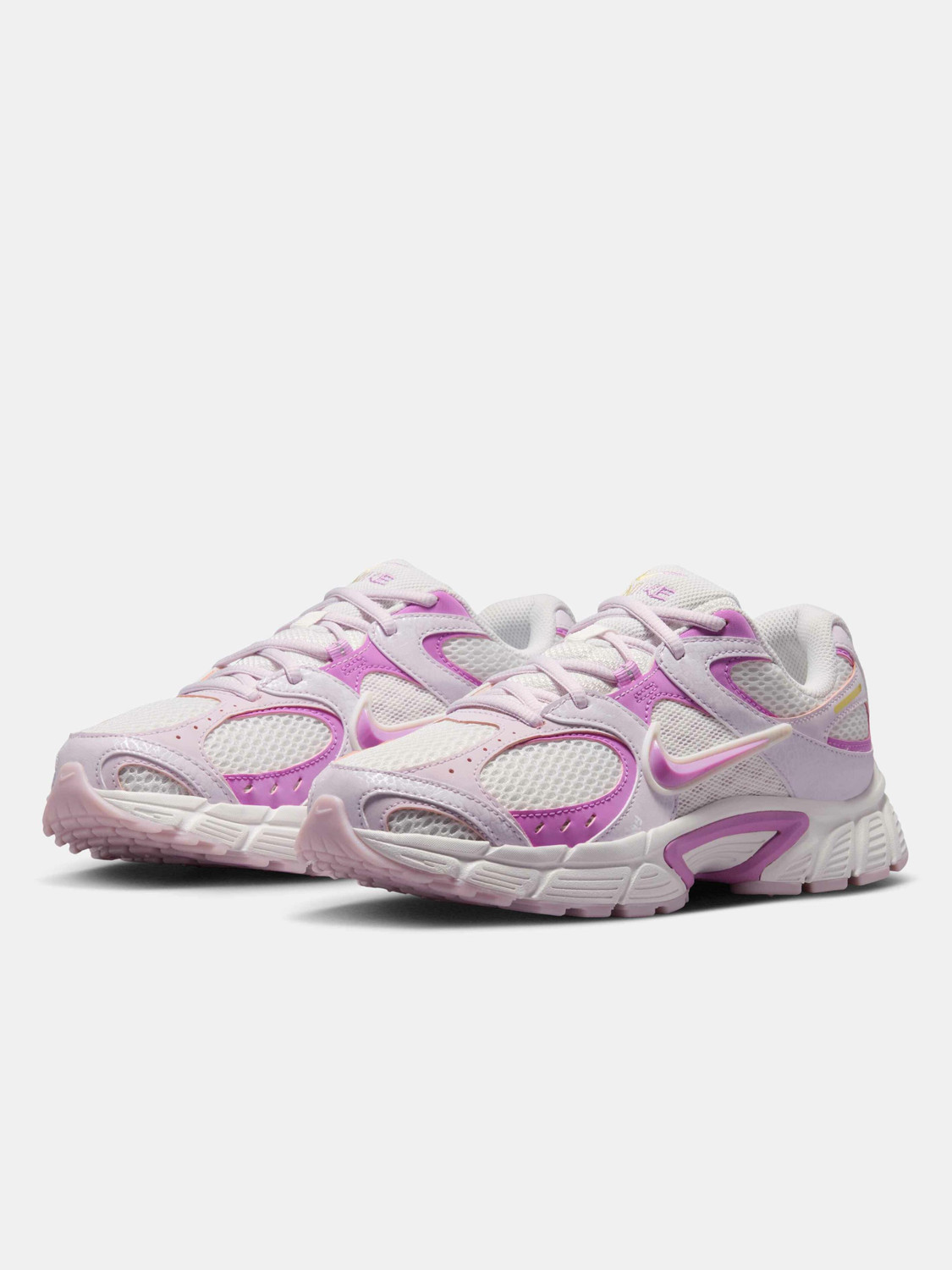Image of NIKE V5 RNR Sneakers For Women
