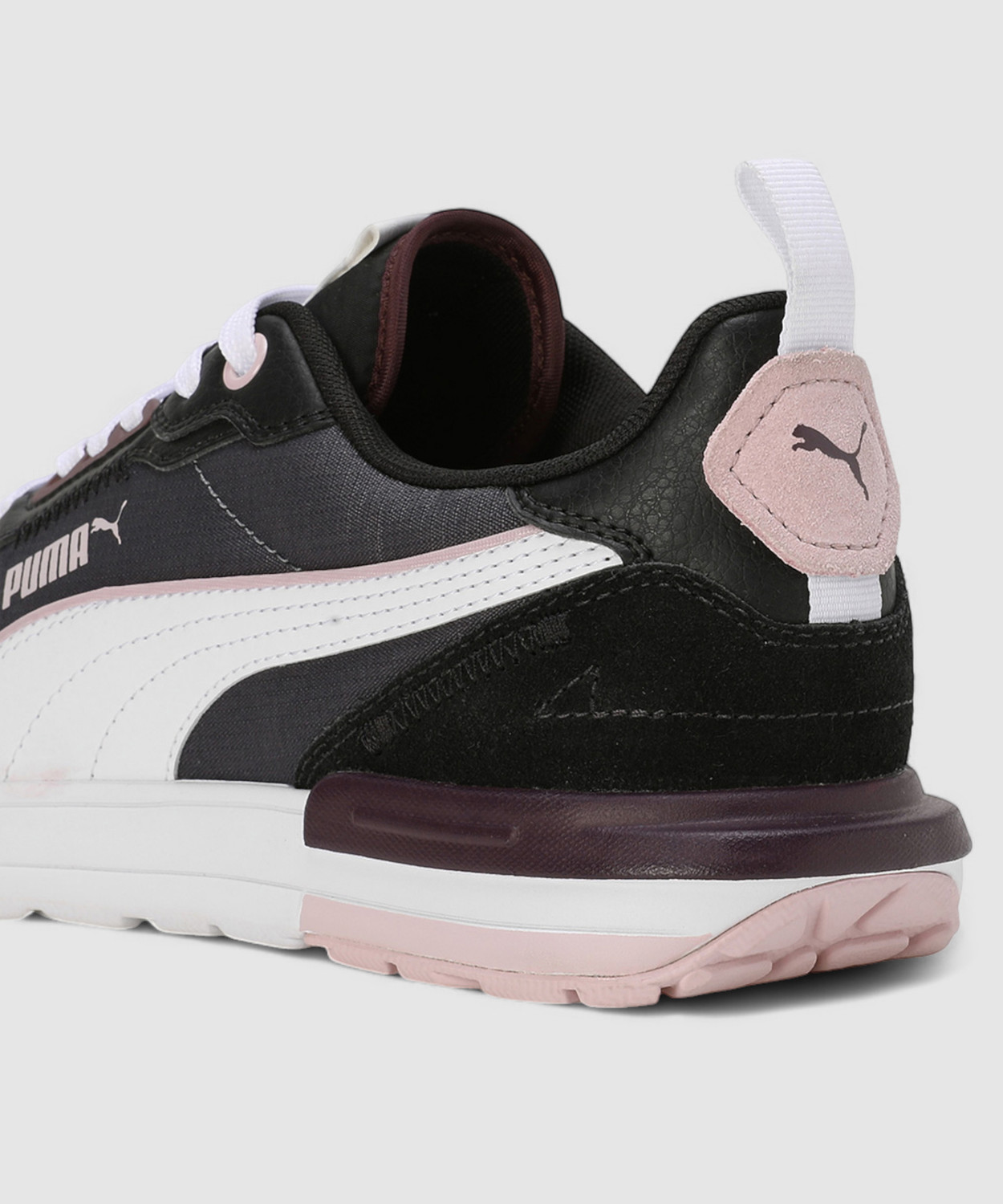Image of PUMA R22 Sneakers For Men