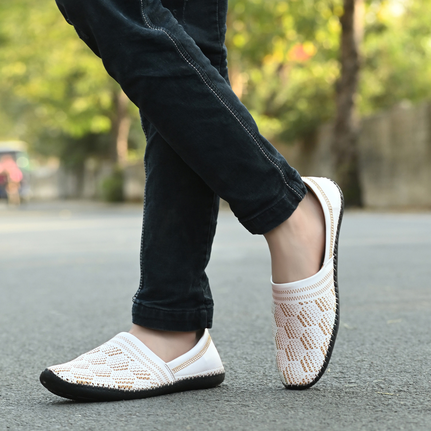 Image of Vellinto Vellitno OSIAN Cool Rajasthani Jutis For Men Mojaris For Men Nagra For Men Party Wear For Men