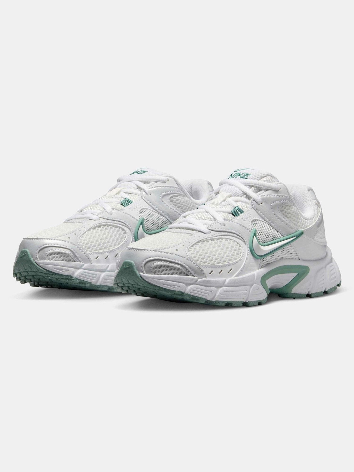 Image of NIKE W NIKE V5 RNR Sneakers For Women