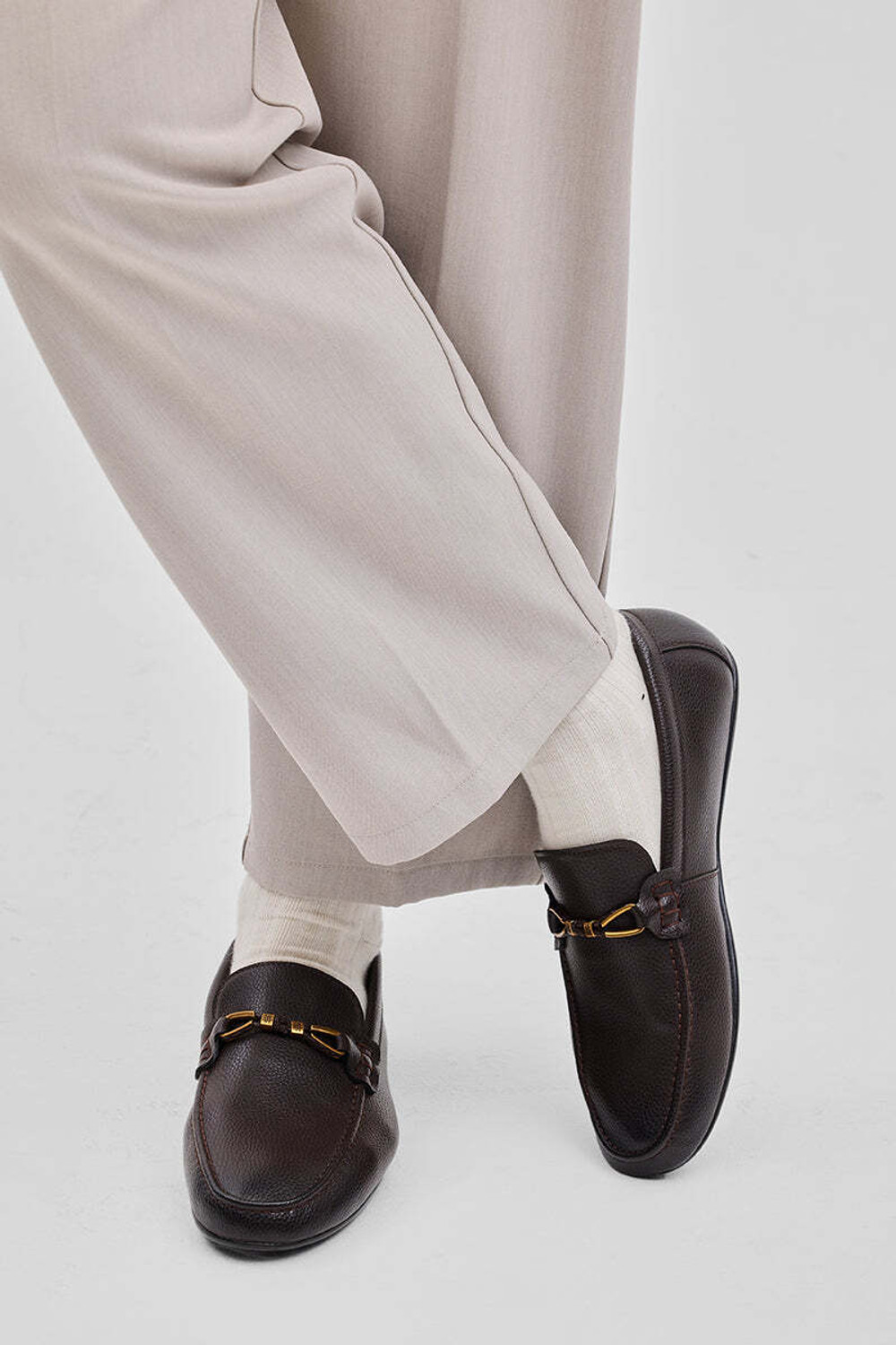 Image of Snitch Snitch Brown Textured Loafers Loafers For Men