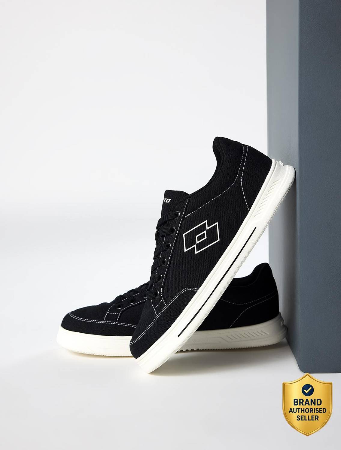 LOTTO Strada Vele Sneakers for Men, Black