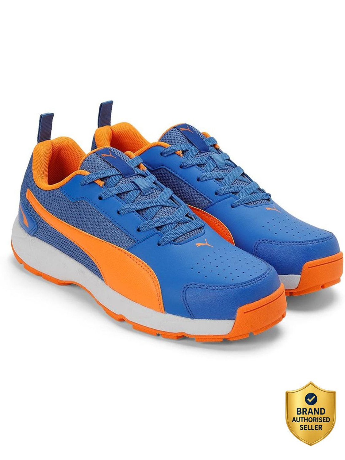 Image of PUMA Cricket HighRun Cricket Shoes For Men