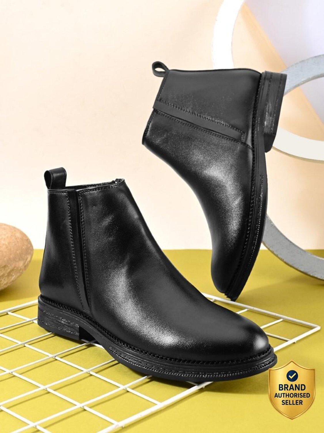 Image of Roadster Men Black Solid Casual Comfortable Lightweight Chelsea Boots With Zip Boots For Men