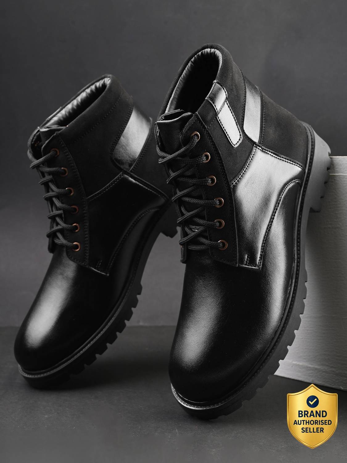 Roadster Men Black Chukka Outdoor Boots - Image 1