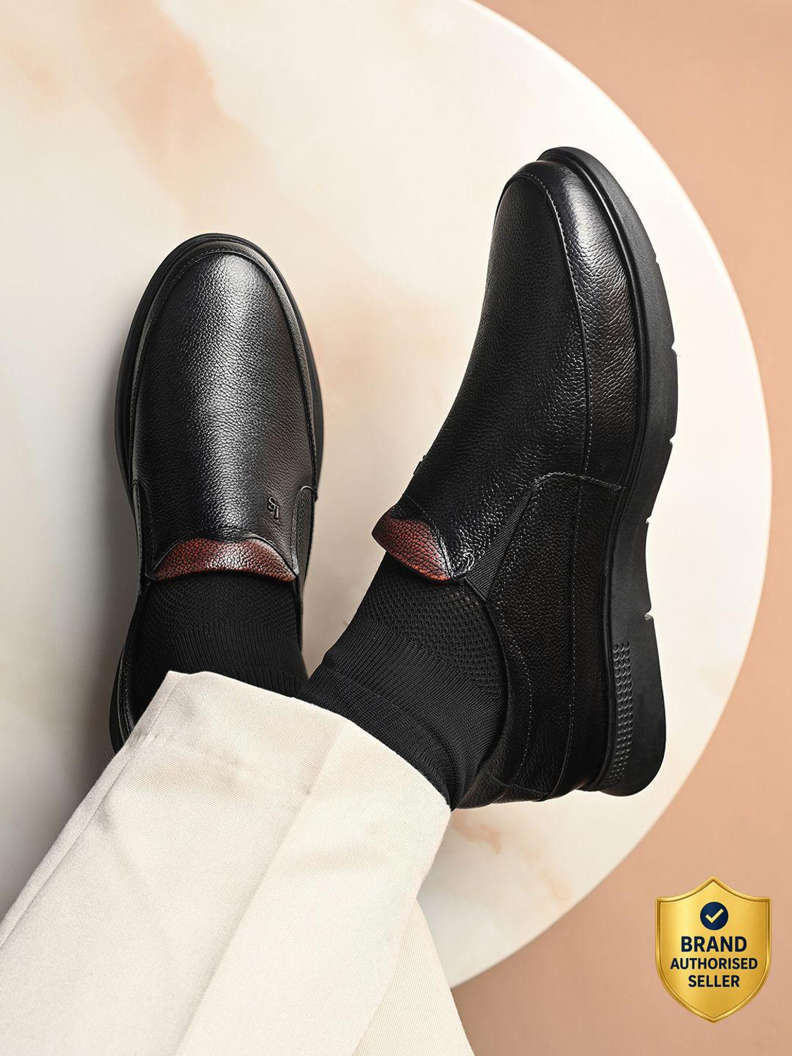 Image of LOUIS STITCH Black Genuine Leather Slip-On Shoes for Men, LSLXPDMCJB Mocassin For Men
