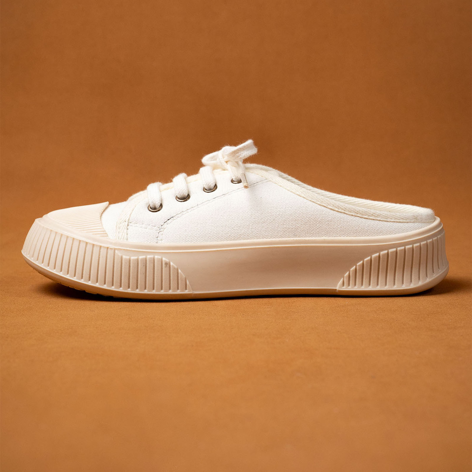Image of Theater Elves White Slide-in Sneakers Canvas Shoes For Women