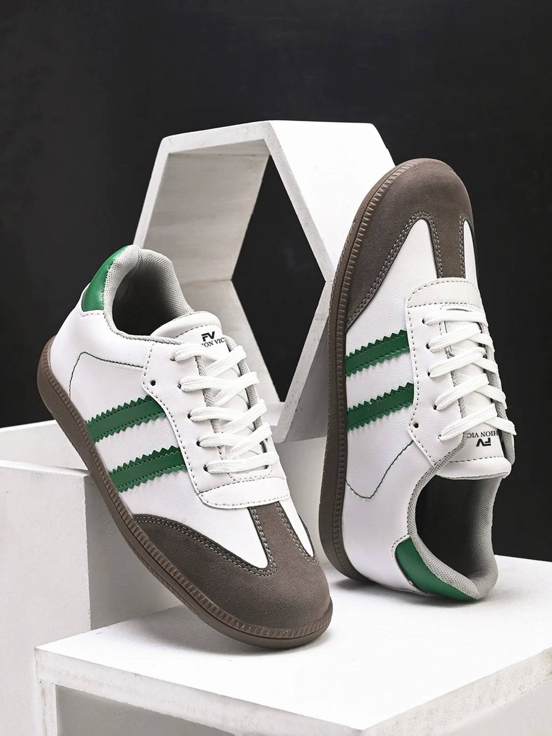 FASHION VICTIM Sneakers For Women (Green , 7)