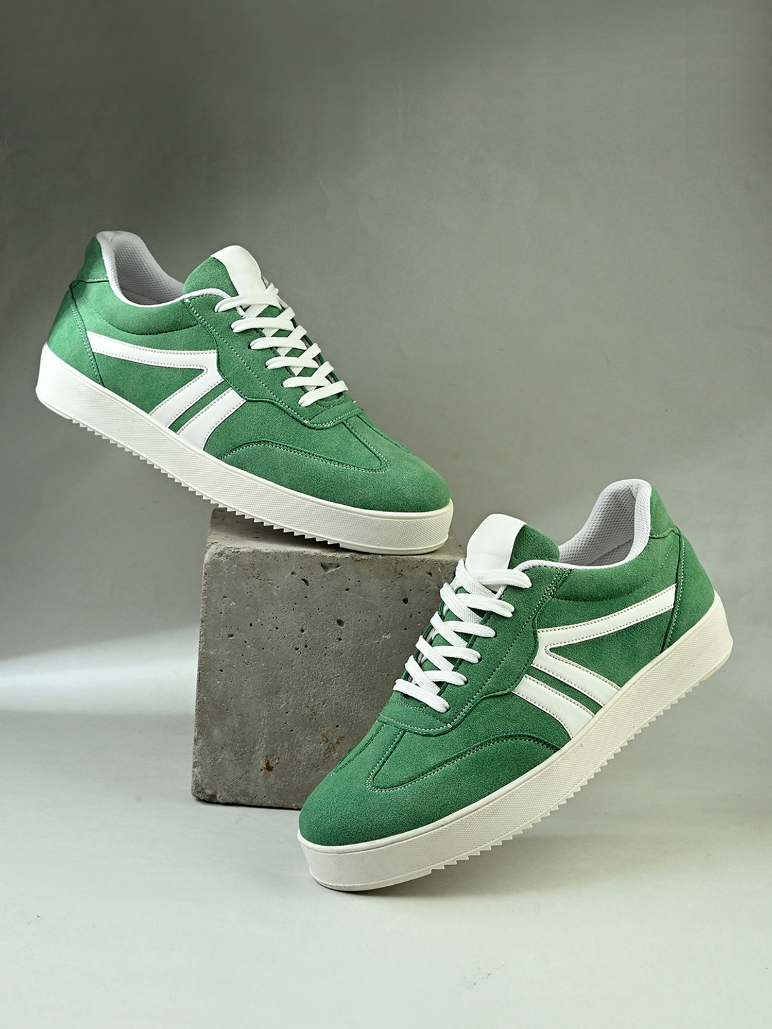 Image of Roadster Sneakers For Men