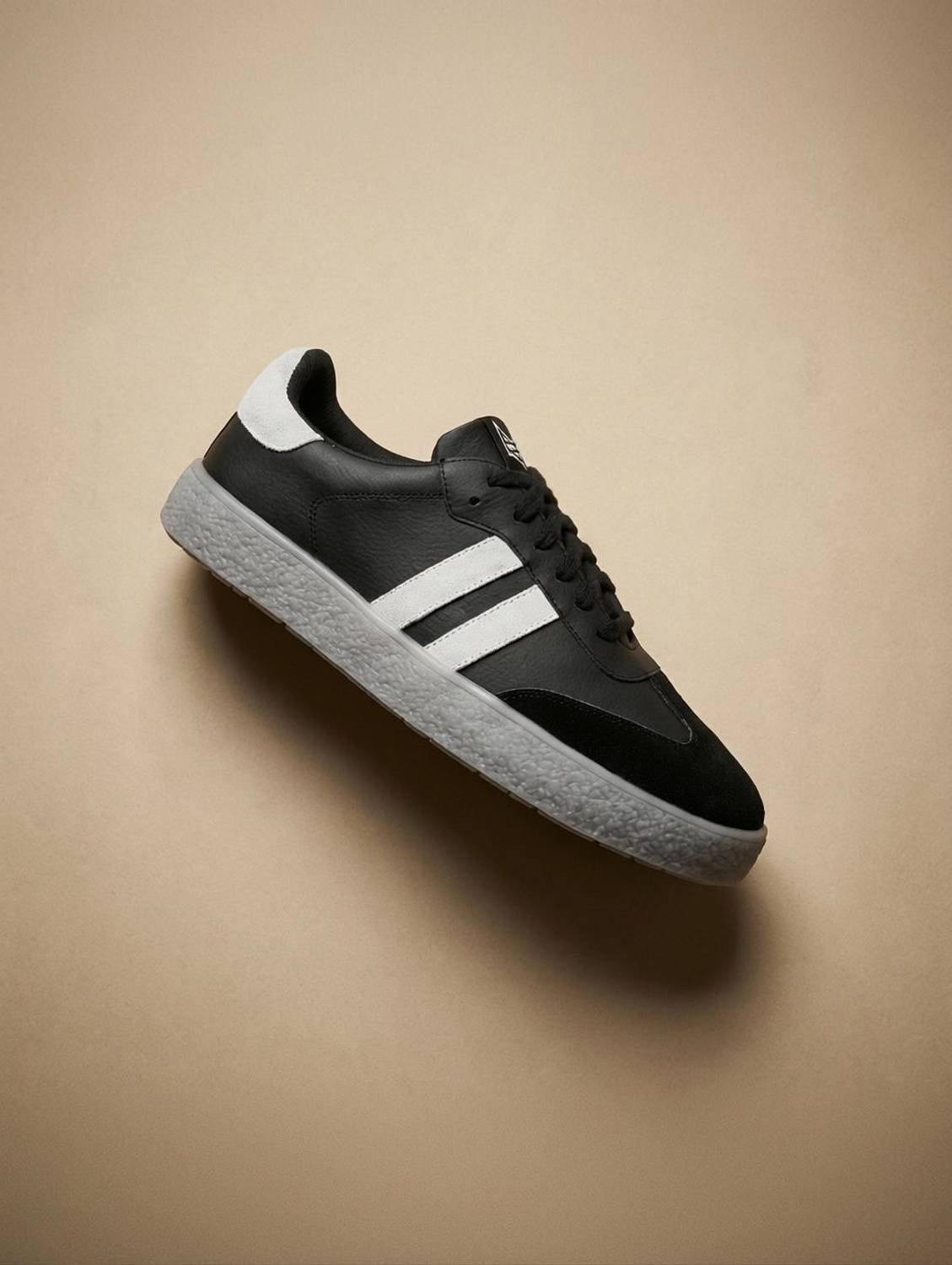 BIG FOX Men's Black Lace-Up Sneakers - Image 1