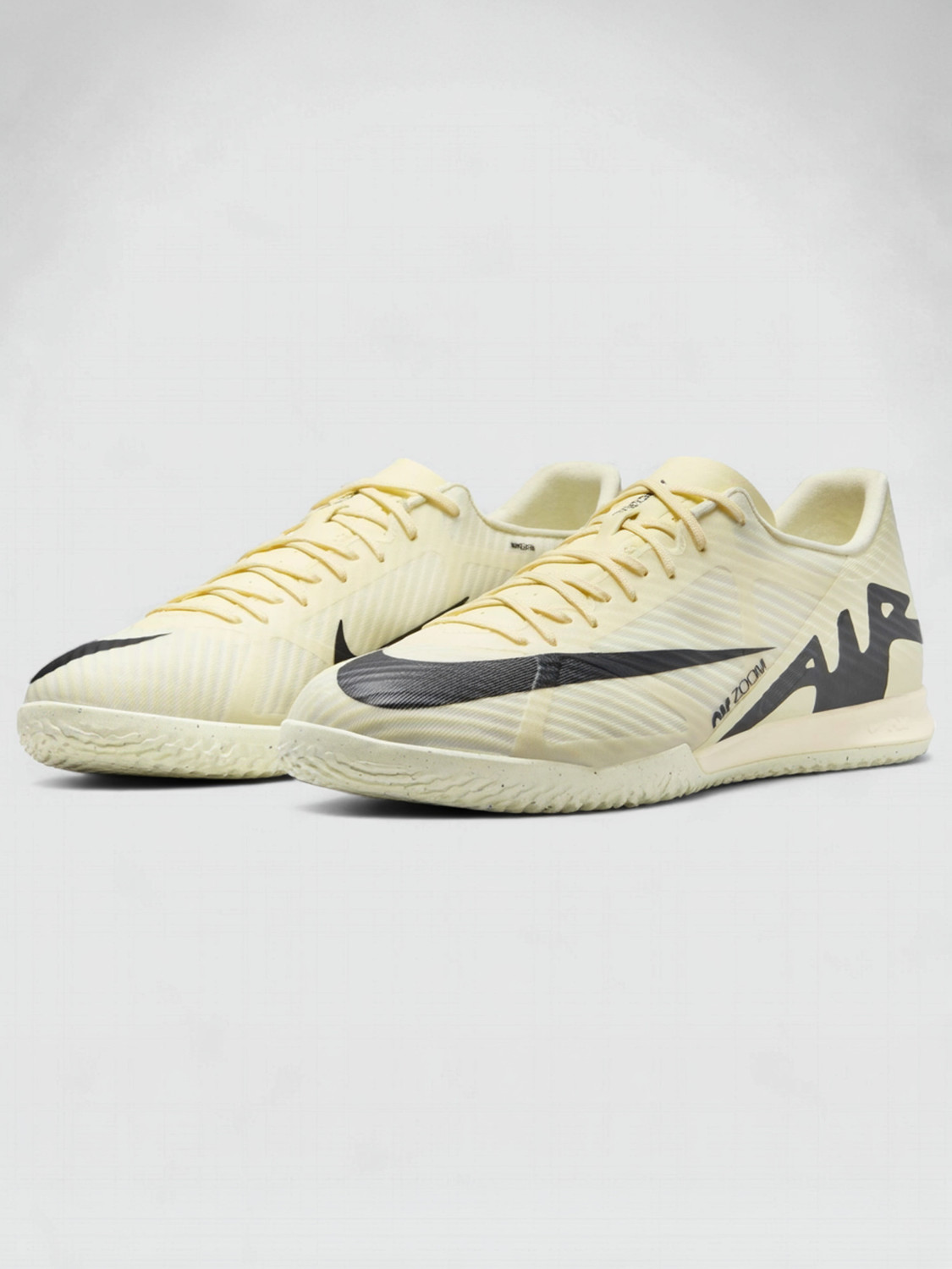 nike futsal shoes india