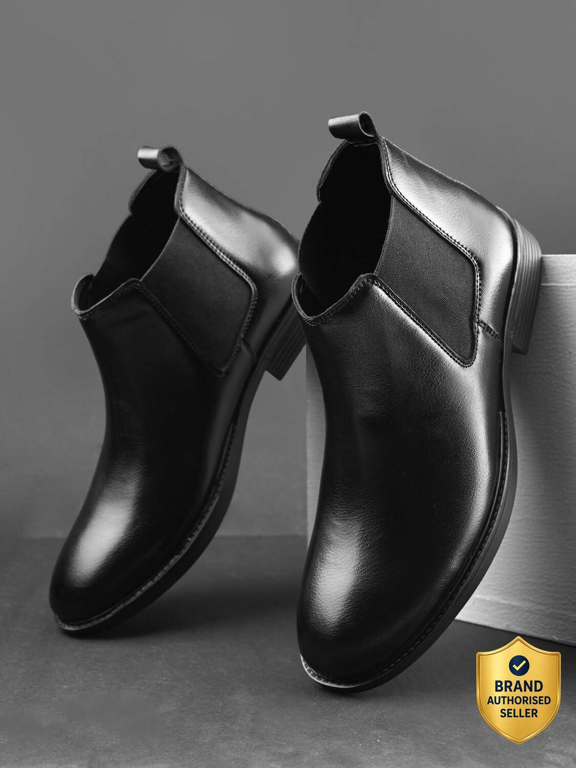 Roadster Men Black Chelsea Boots - Image 1
