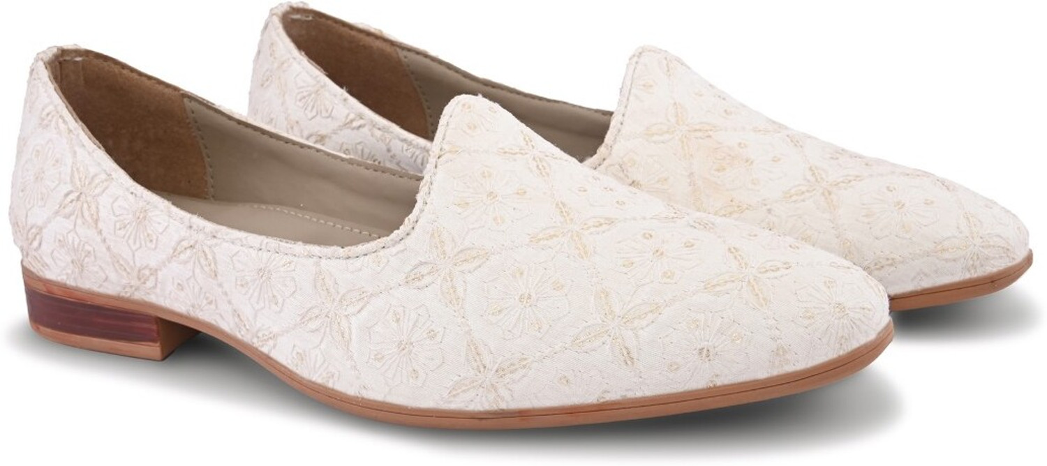 Image of House of Pataudi Floral Design White Nagra Slipon Mojari | Embroidered| Wedding, Ethnic wear Loafers For Men