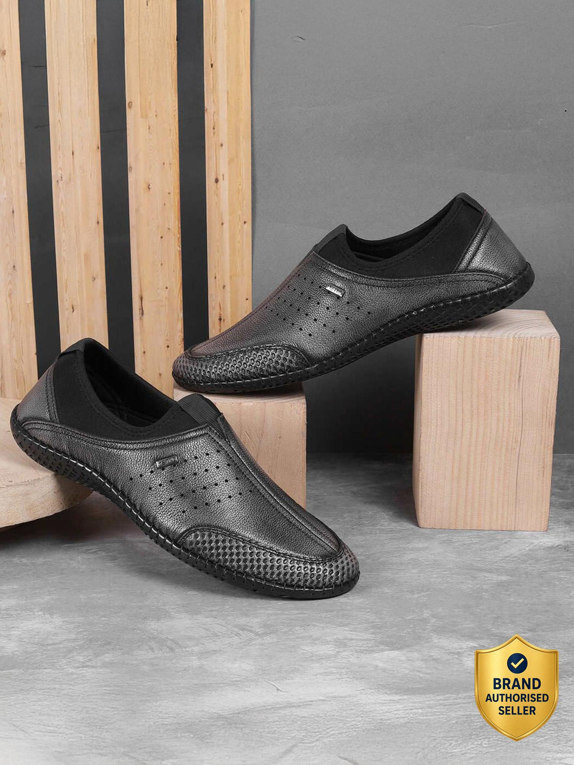 Image of METRO Slip On Sneakers For Men