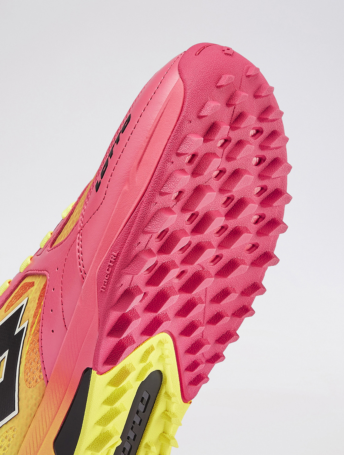 Image of LOTTO Blaze Hit - IPL Cricket Shoes For Men