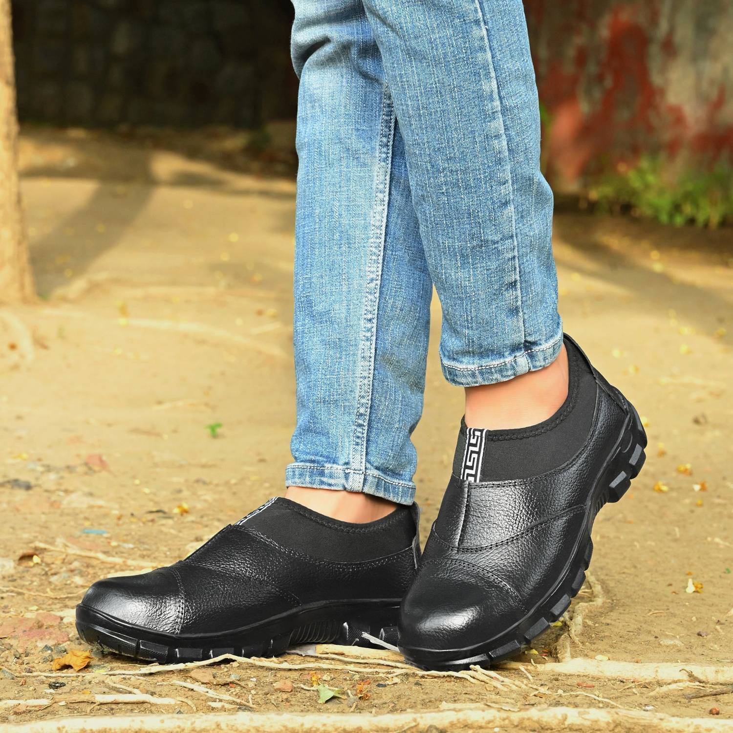 Peclo Men Slip-On Steel Toe Safety Shoes - Image 2