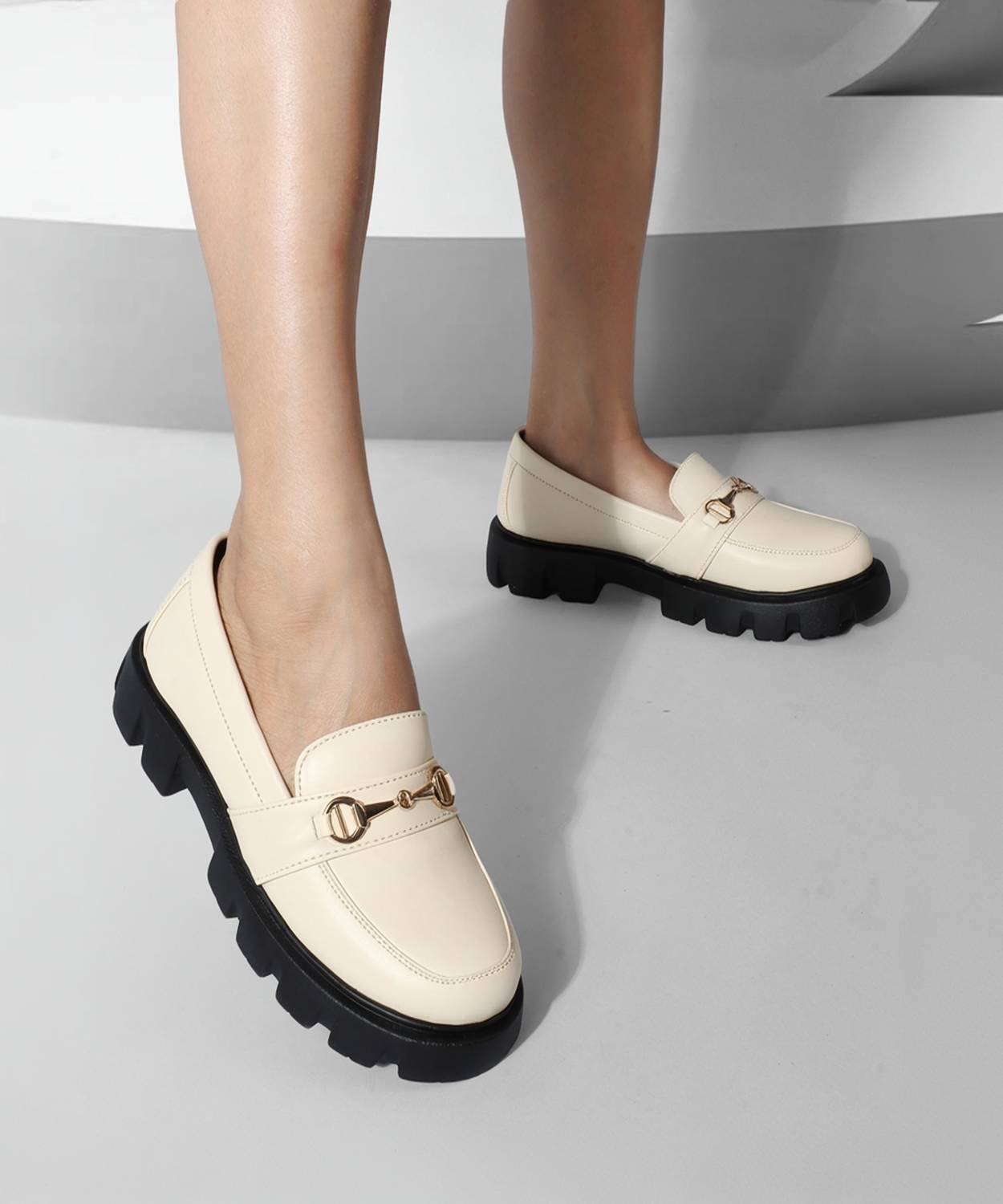 Alishtezia Women Embellished Horsebit Loafers Loafers For Women