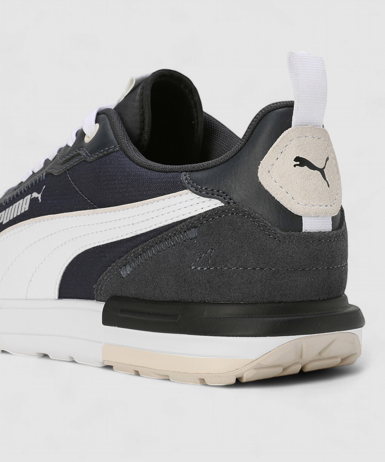 Image of PUMA R22 Sneakers For Men